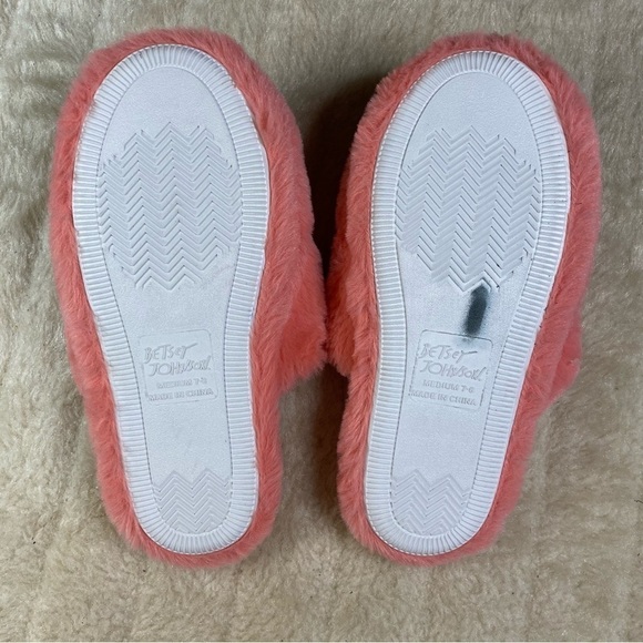 Betsey Johnson Fuzzy Slippers NWOT - Picture 2 of 5